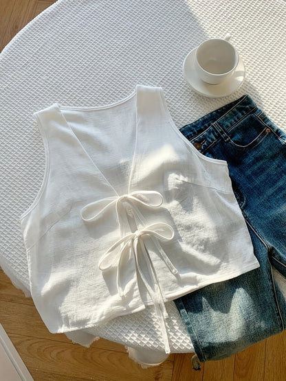 Women's sleeveless vest with bow detail and V-neck – fashionable summer look, versatile to combine