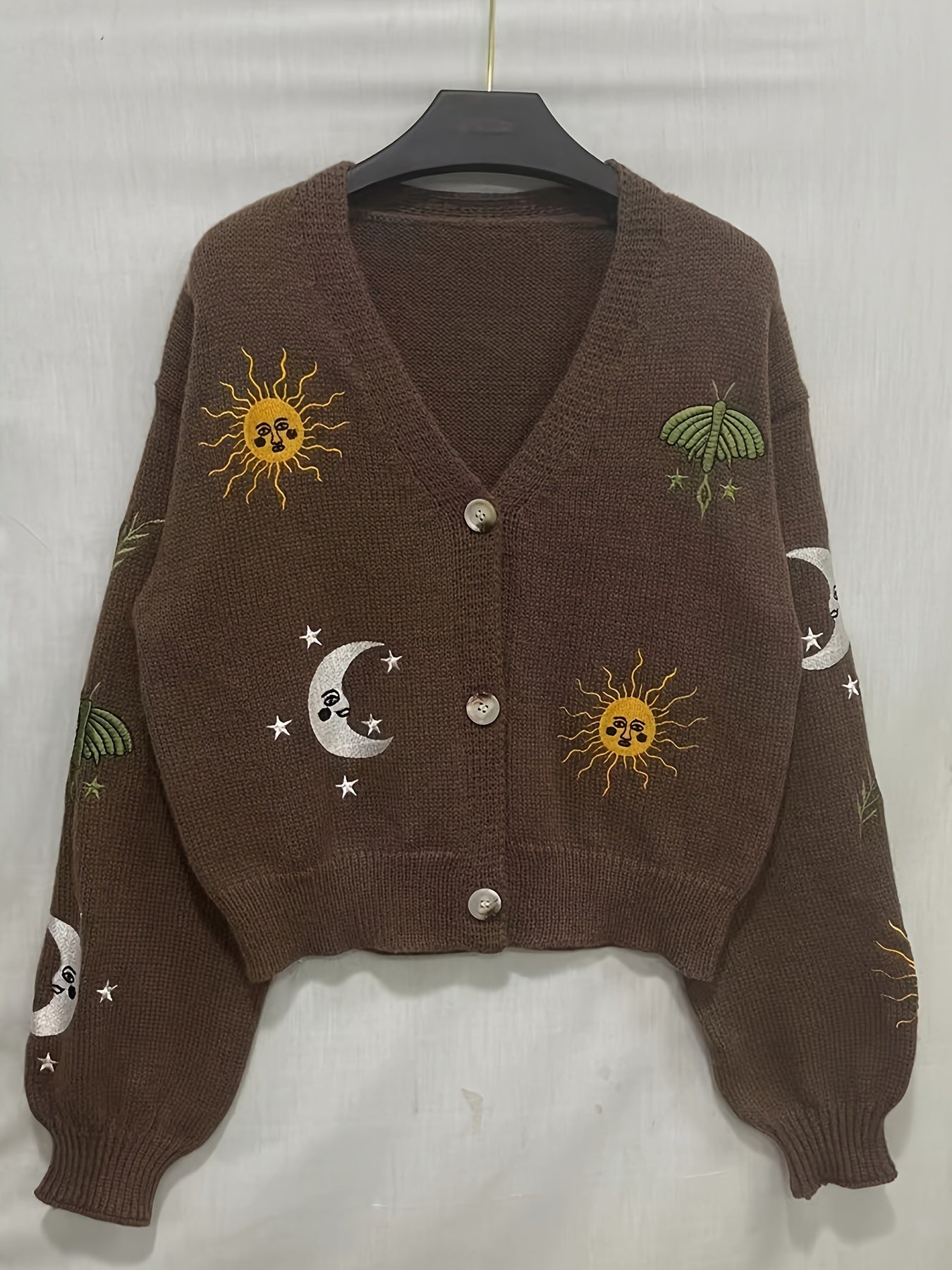 Cardigan Strickjacke mit Sonnen-, Mond- & Mottenstickerei