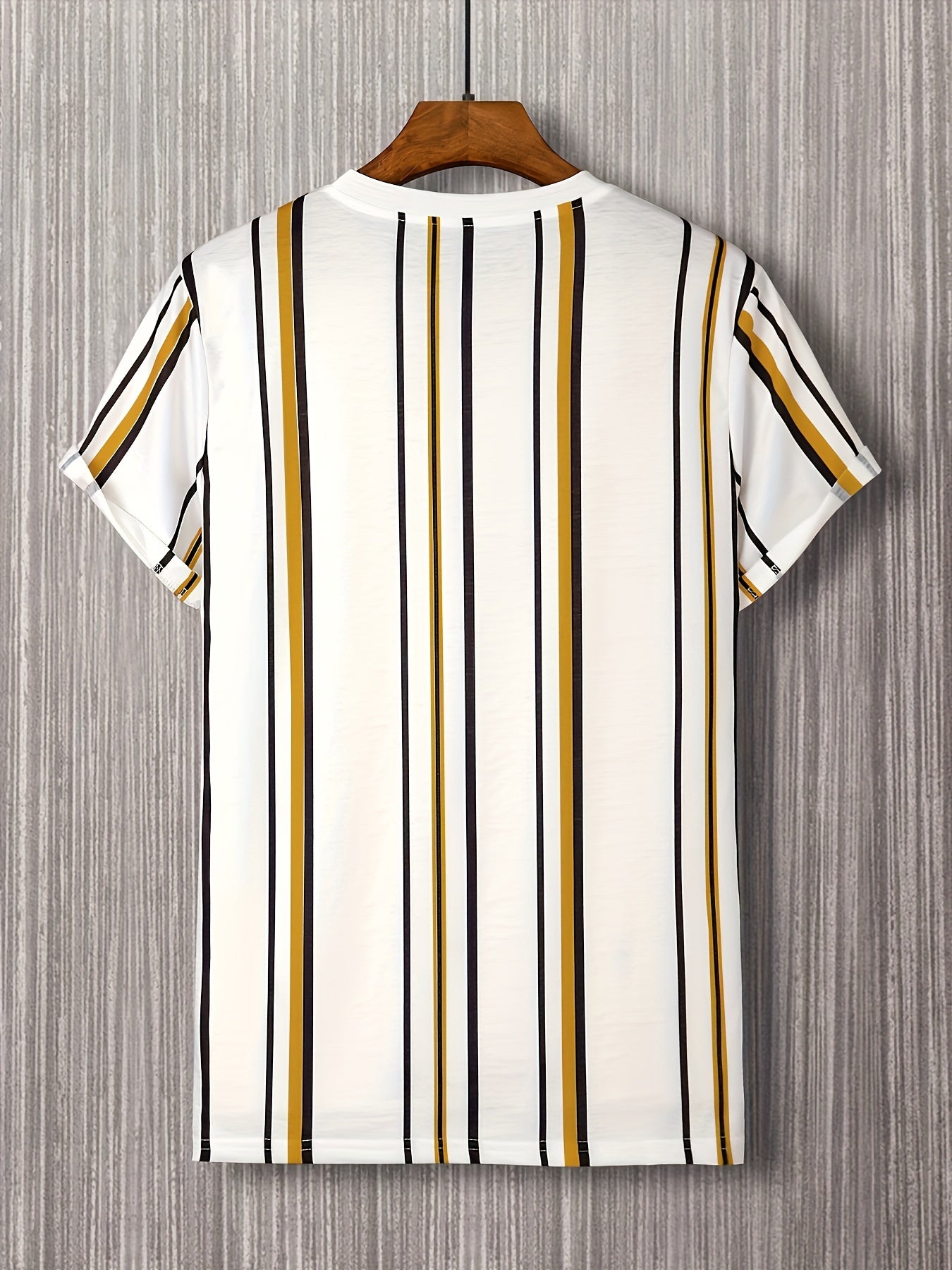 Men's T-shirt with vertical stripe pattern and modern print – Stylish casual shirt