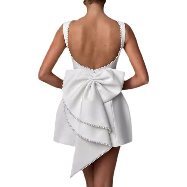 Georgina – Fashionable Slim Fit Skirt with Pearl Bow