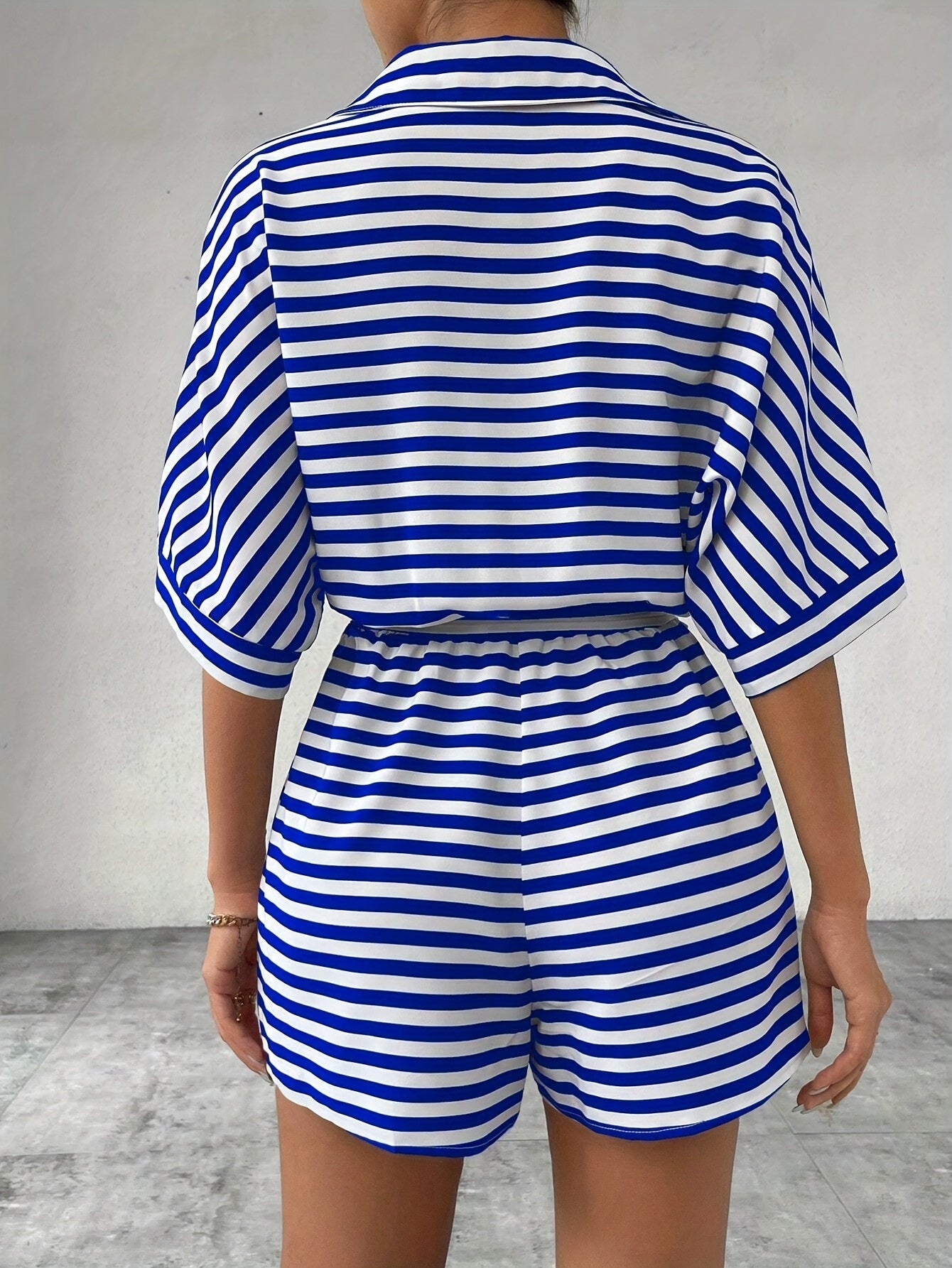 Women's short-sleeve jumpsuit with stripe pattern for leisure and summer