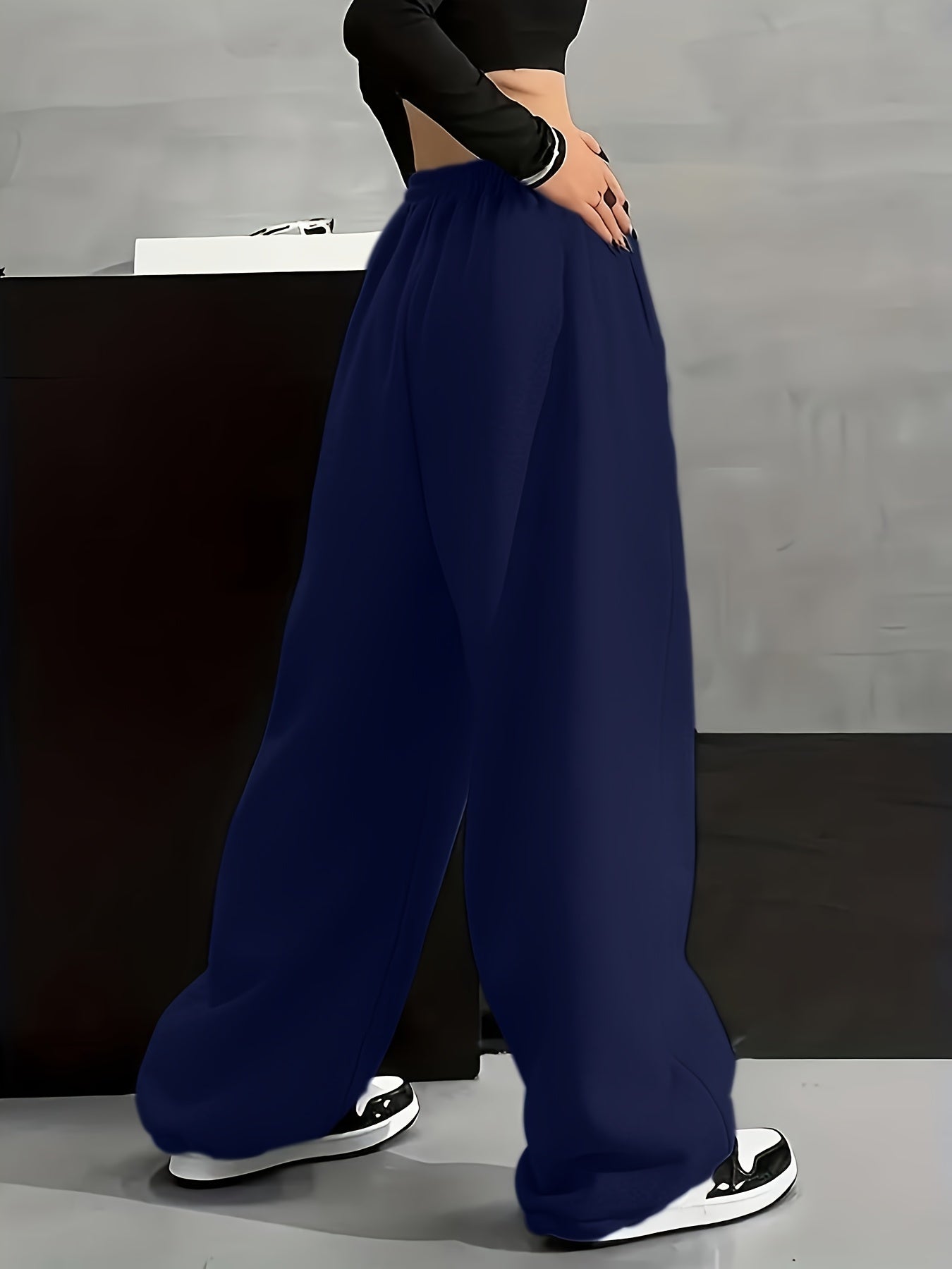 Wide-leg lounge pants with moon phase pattern, elastic waistband