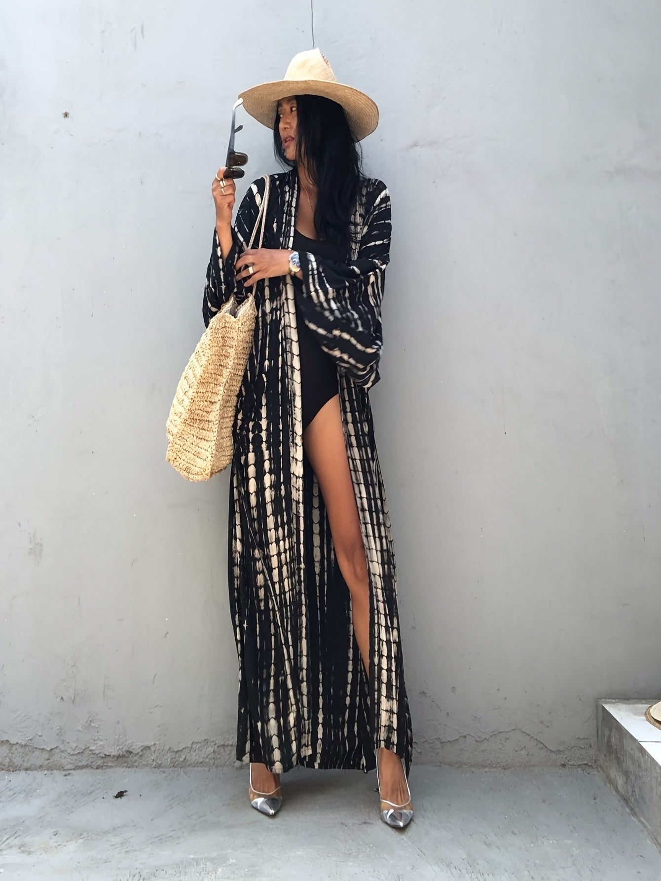 Women's maxi kimono with graphic pattern – Elegant vacation cover-up in boho style