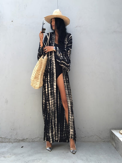Women's maxi kimono with graphic pattern – Elegant vacation cover-up in boho style