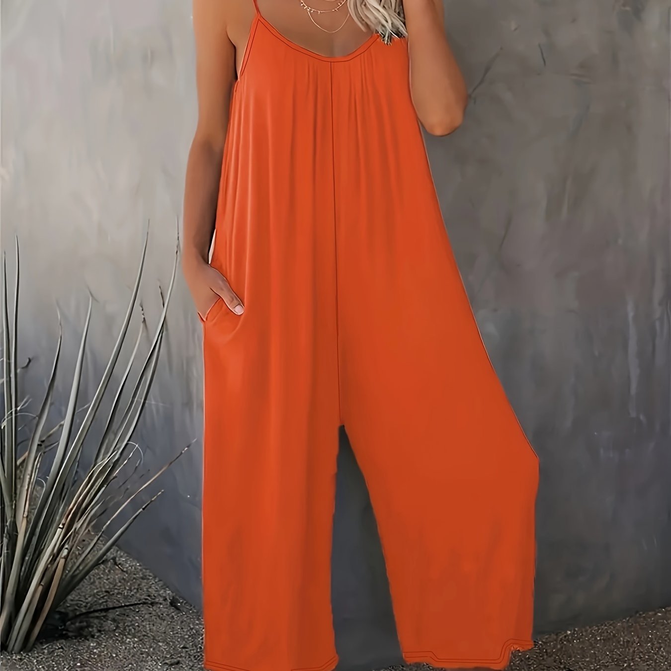 Women's jumpsuit with spaghetti straps and wide legs – Casual one-piece for spring and summer