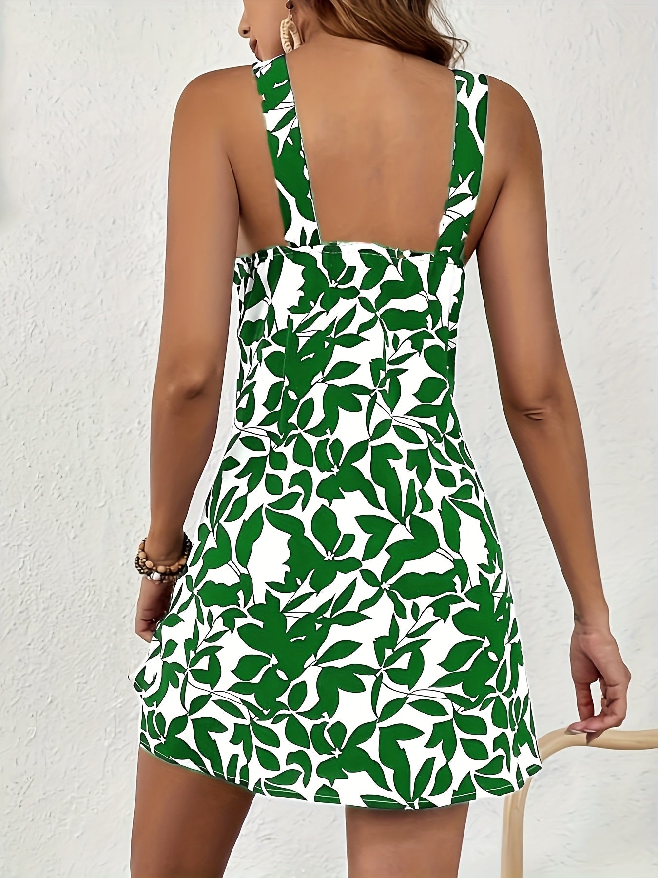 Women's Summer Mini Dress with Halter Neck and Leaf Pattern – Elegant Casual Dress for Everyday and Vacation