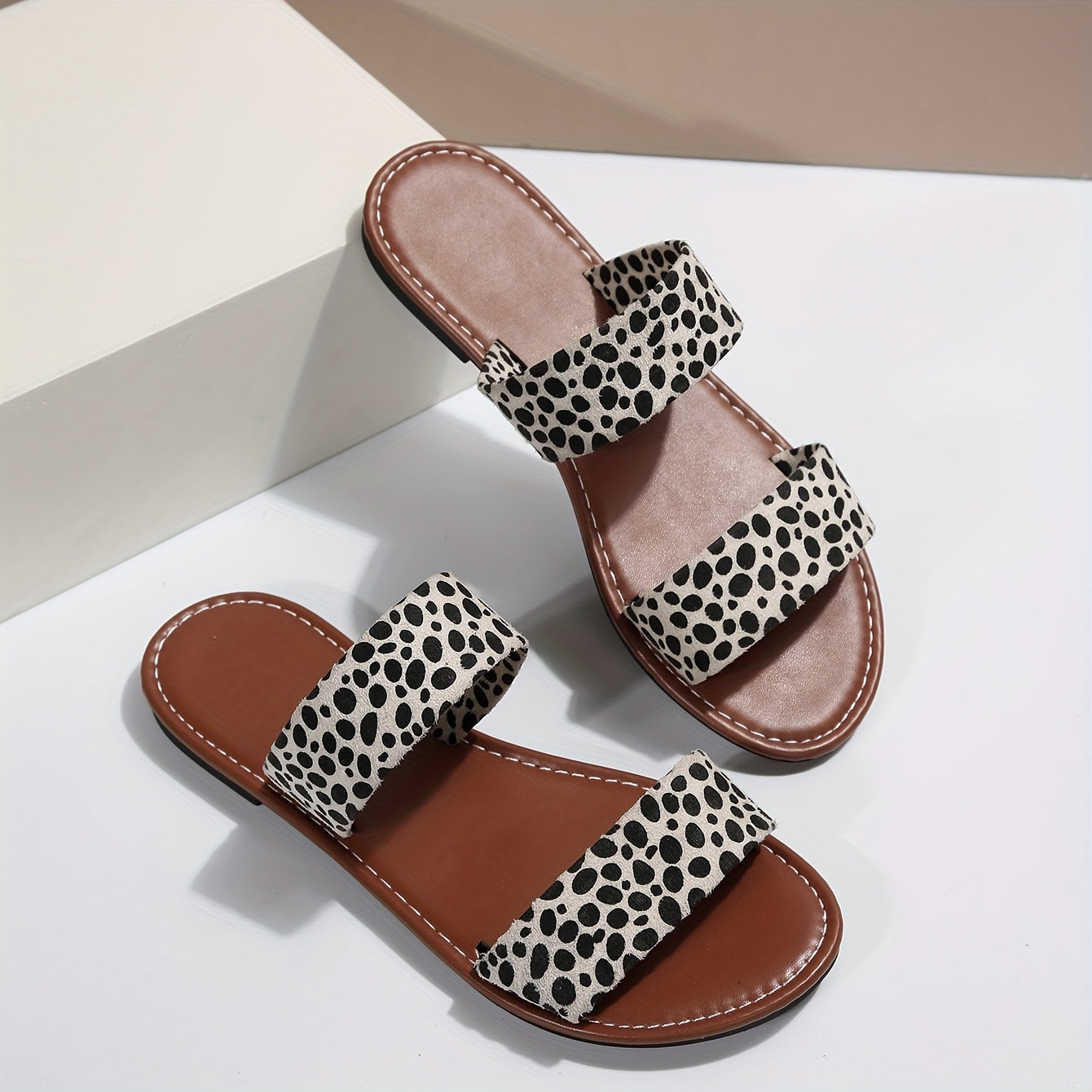 Women's Sandals with Animal Print and Two Straps – Fashionable Slides for Everyday, Beach & Leisure