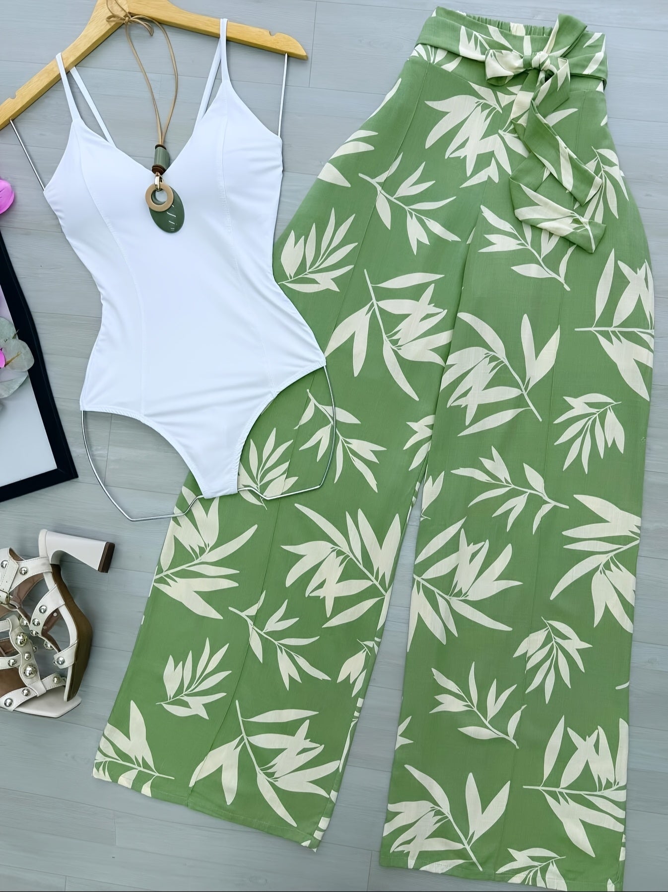Women's Wide Palazzo Pants with Tropical Leaf Pattern – Elegant Summer Look for Everyday & Vacation