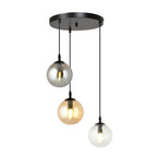 Zwarte hanglamp met drie glazen bollen in grafiet, amber en transparant aan een ronde zwarte plafondplaat