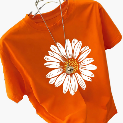 Women's T-Shirt with Daisy Print – Casual Summer Fashion for Leisure and Everyday Wear