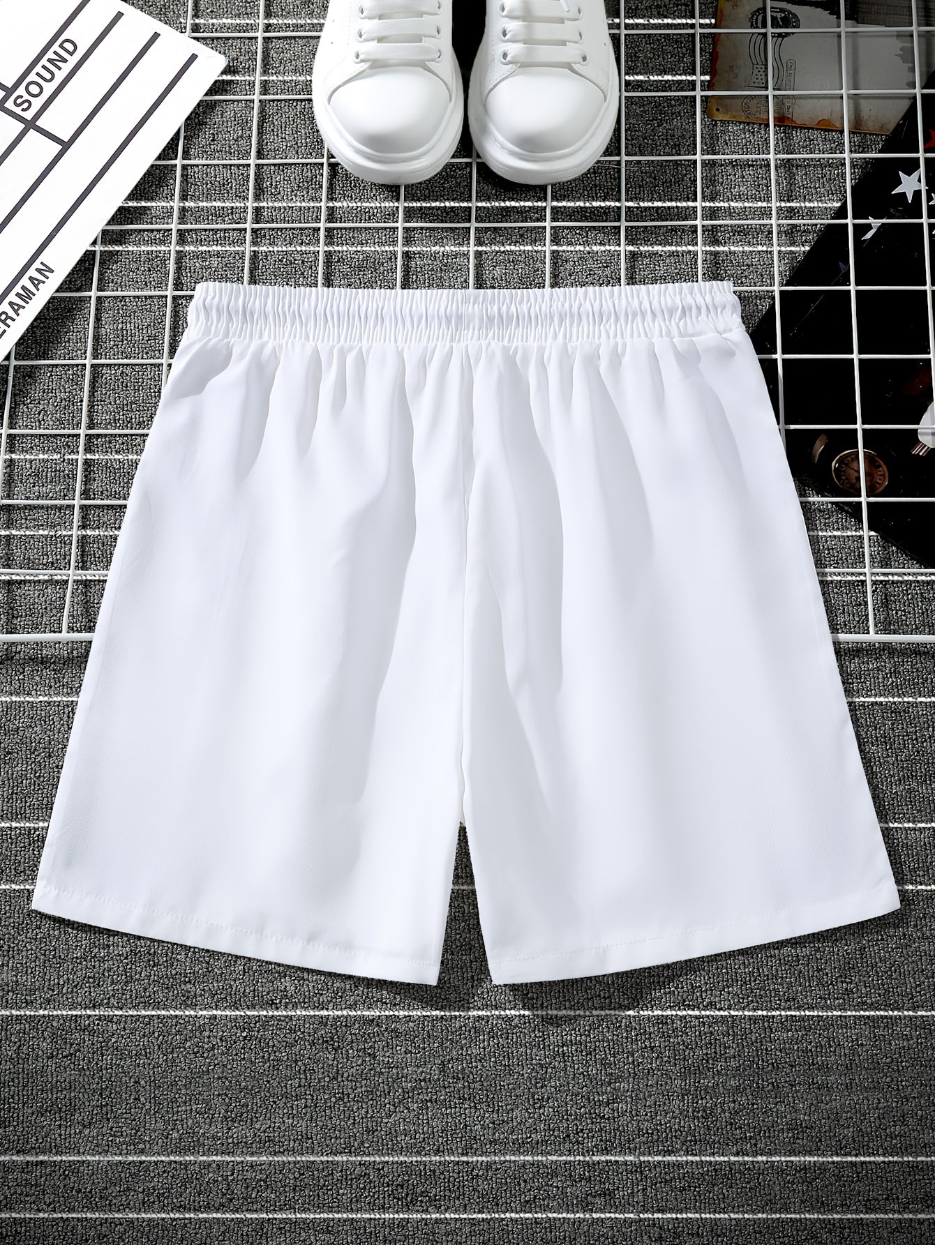 Men's streetwear shorts with graphic pattern and modern design – perfect for casual wear and urban style