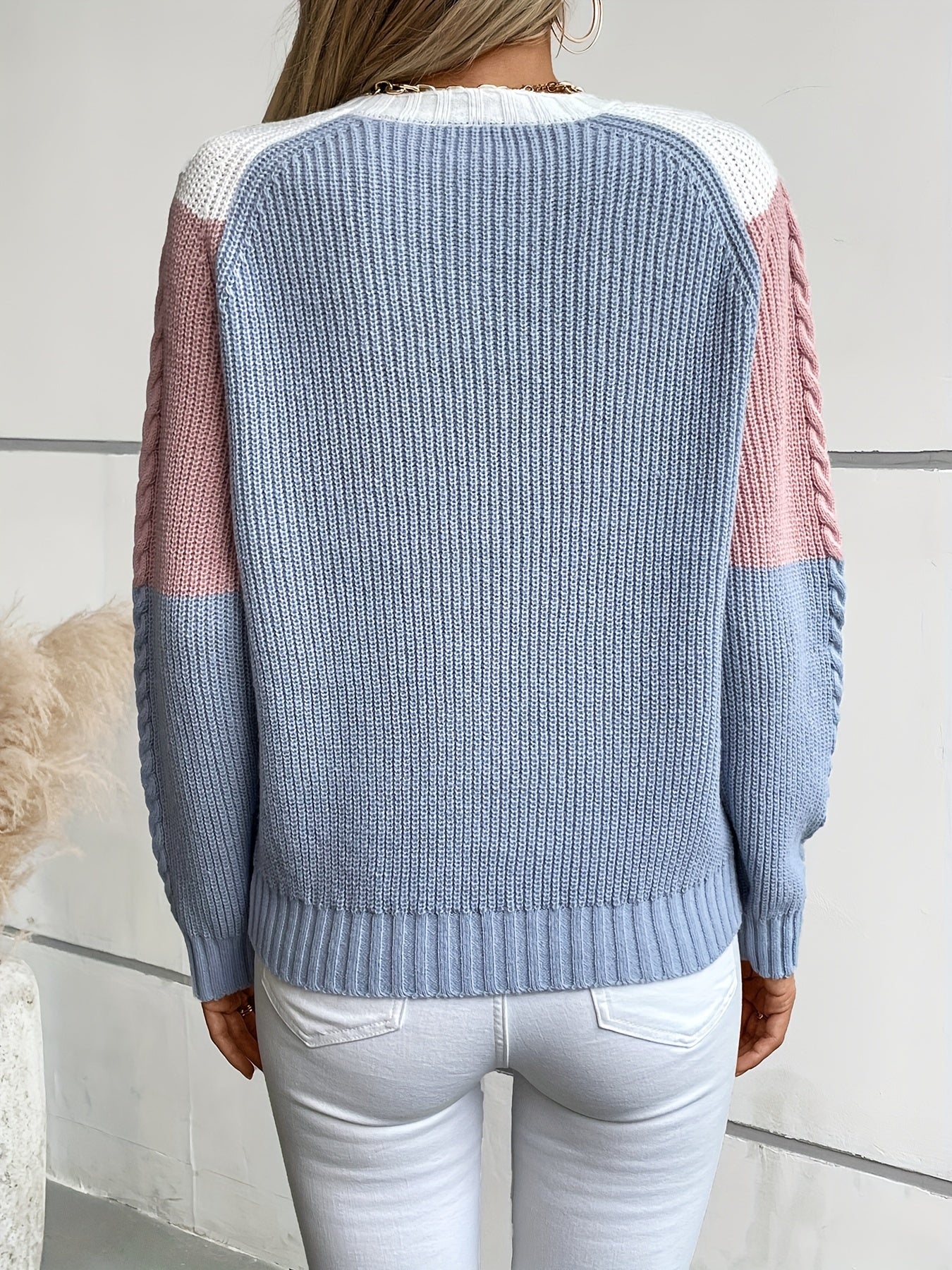 Women's knitted sweater, color-block cable-knit pattern, crew neck, white, light blue, dark blue