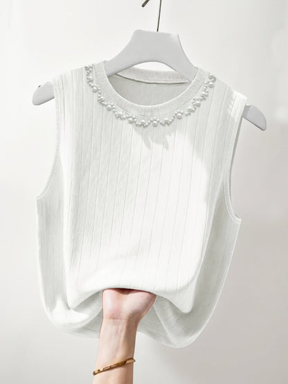 Women's sleeveless knit top with pearl embellishment – Elegant casual look for spring and summer