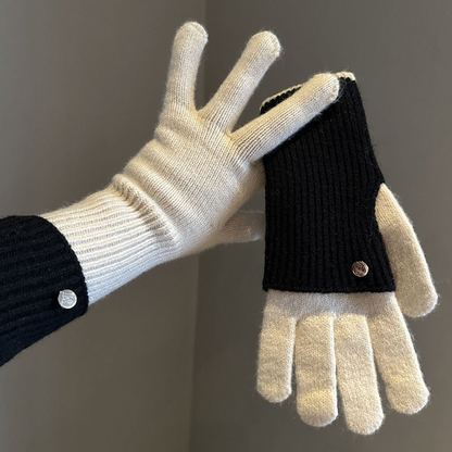 Two-tone knitted gloves with detachable mittens