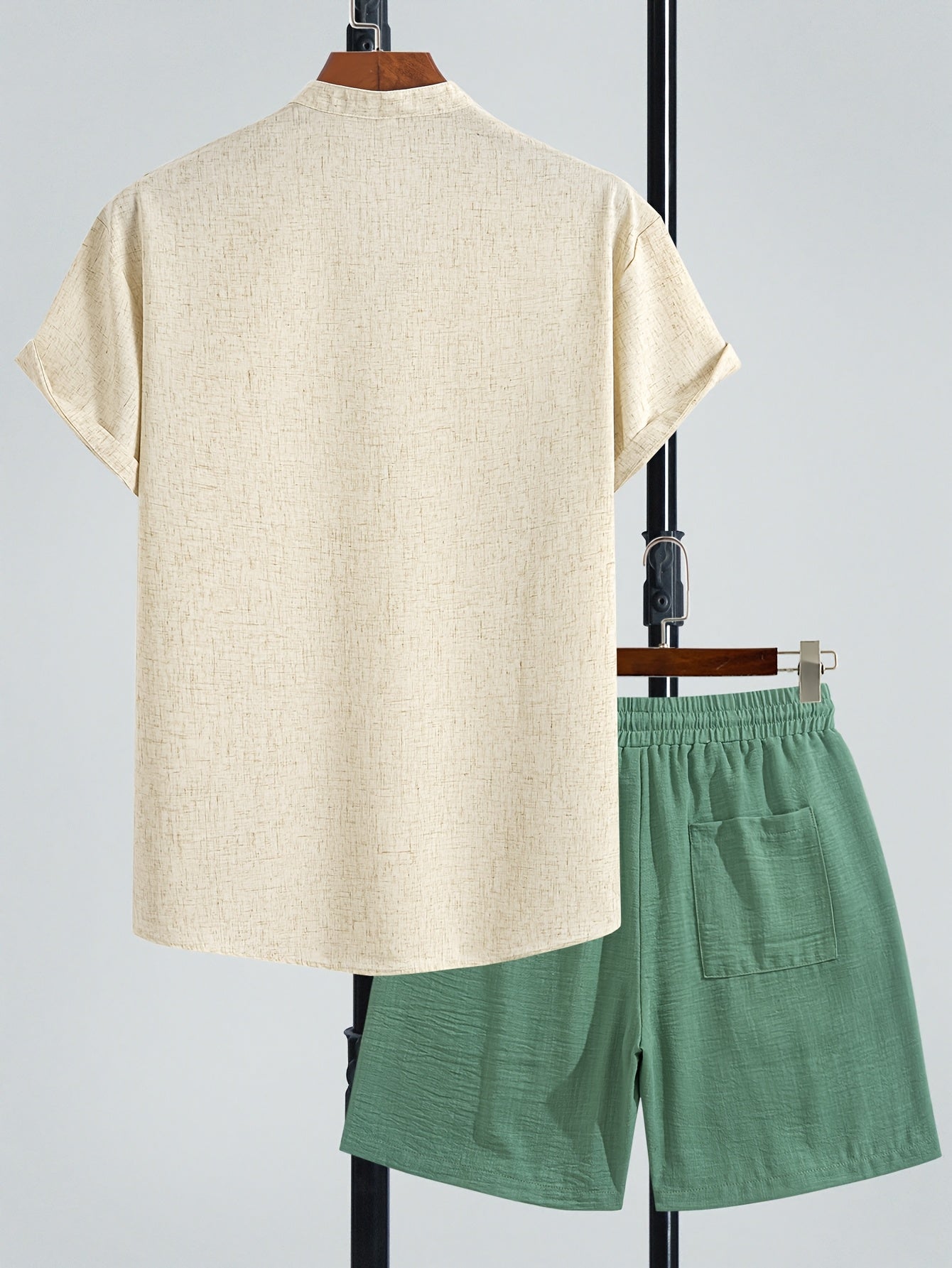 Men's Two-Piece Casual Set with Henley Shirt and Shorts – Modern Summer Outfit for Vacation & Everyday Wear