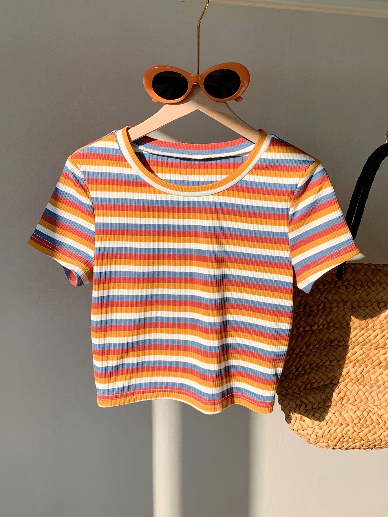Women's Short-Sleeve T-Shirt with Stripe Pattern – Modern Casual Shirt in Retro Style