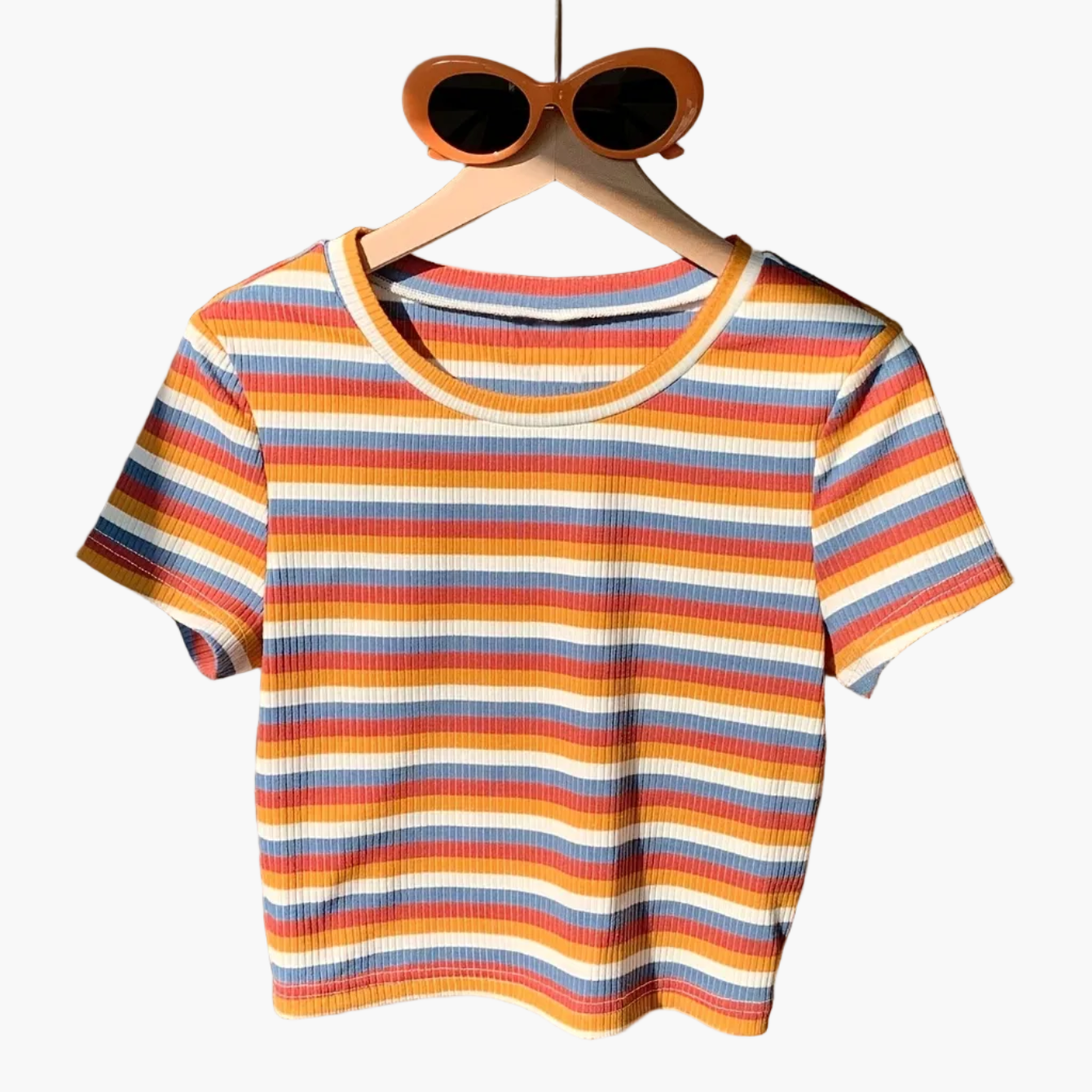 Women's Short-Sleeve T-Shirt with Stripe Pattern – Modern Casual Shirt in Retro Style