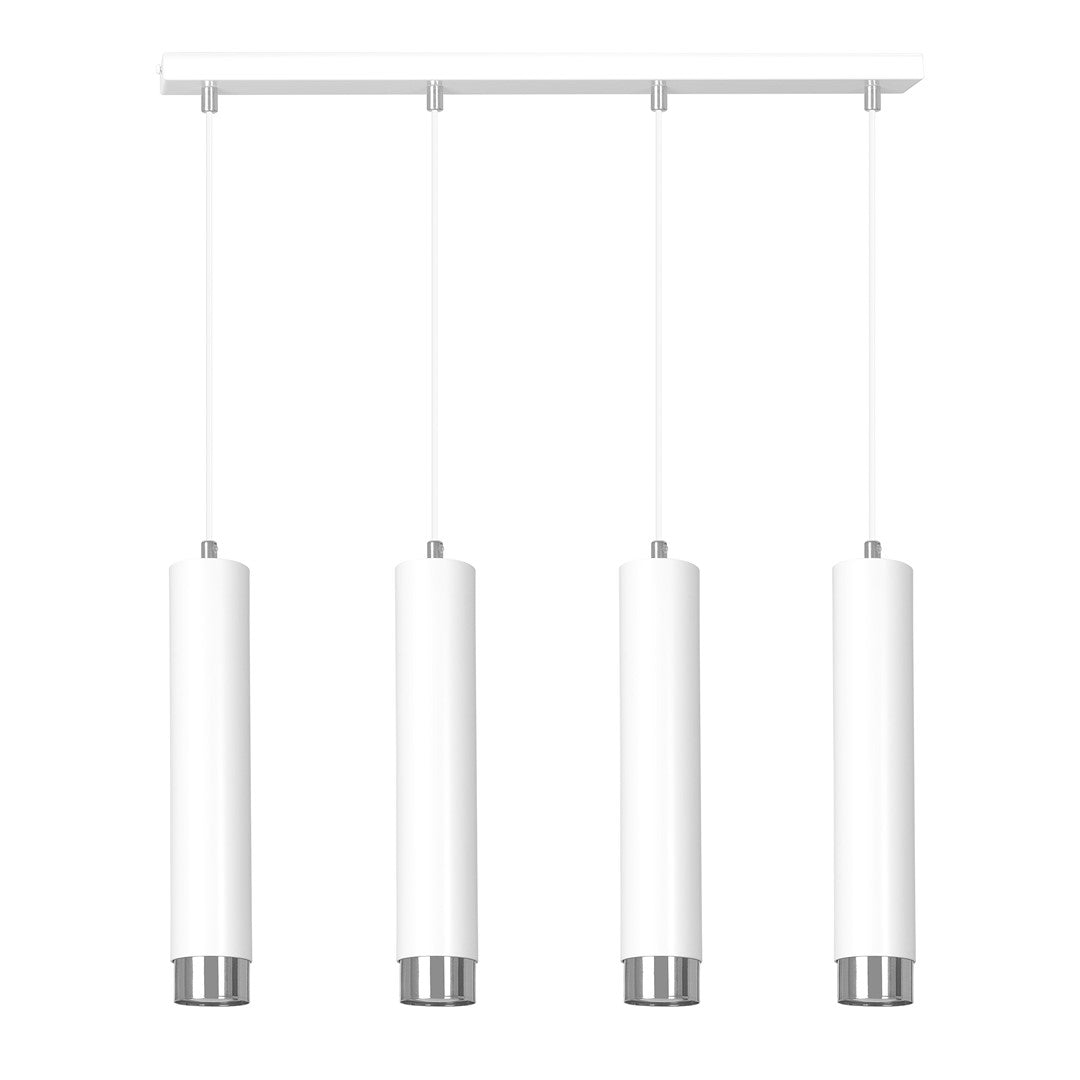 Witte hanglamp met vier buisvormige kappen met chroomaccenten aan een smalle witte plafondbalk