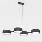 Zwarte lineaire hanglamp met vier cilindervormige geweven kappen aan twee dunne ophangkabels