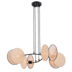 Zwarte hanglamp met vier beige stoffen cirkelvormige kappen aan vier zwarte snoeren en een ronde plafondplaat