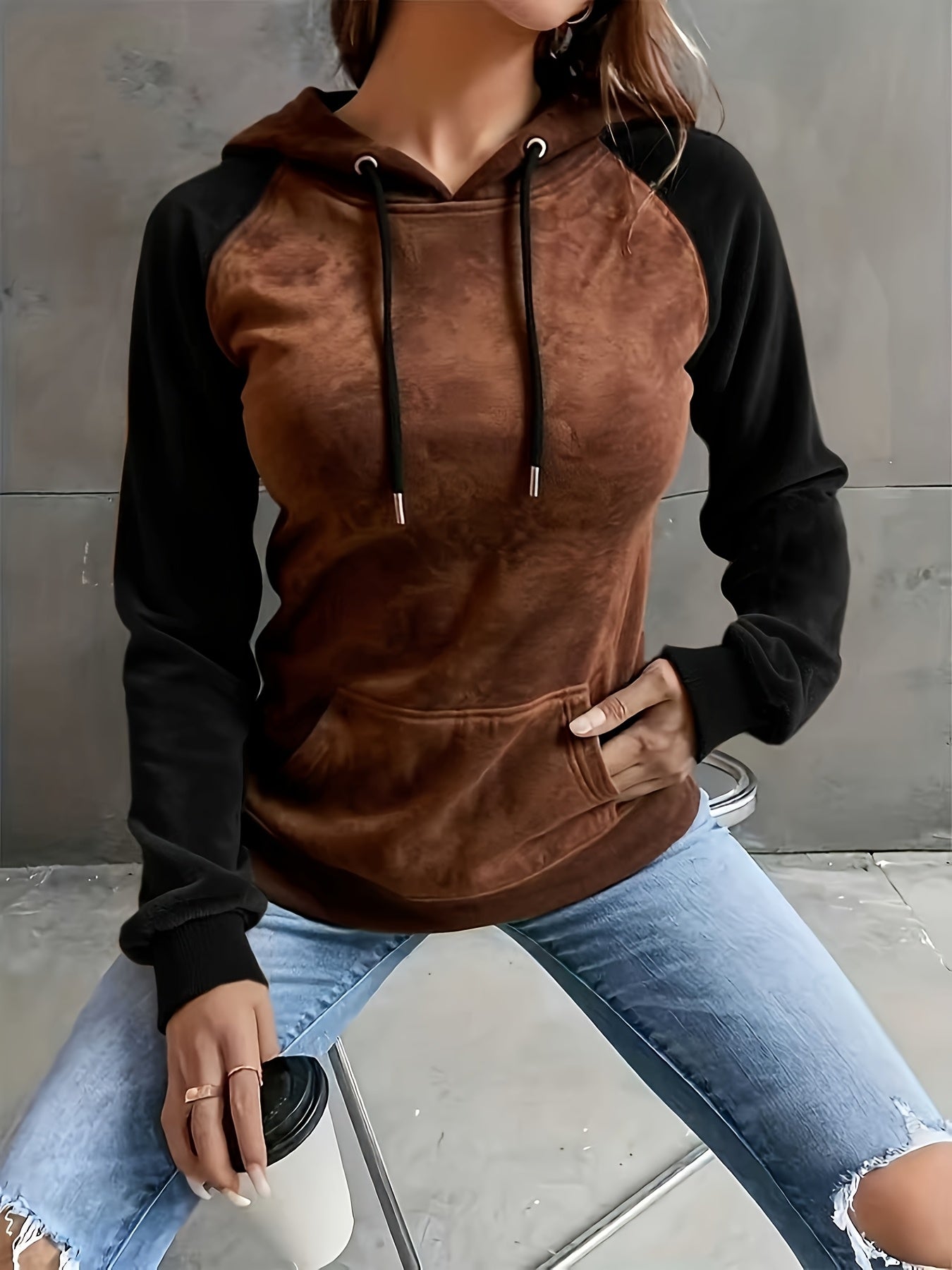 Women's brown-black hoodie with a hood and kangaroo pocket
