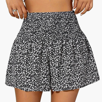 Women's summer shorts with floral pattern and smocked waistband – Casual high waist leisure pants