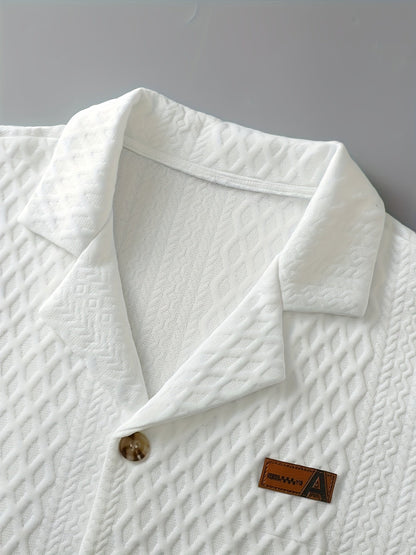 Men's short-sleeve shirt with textured pattern and notch collar – modern casual shirt for stylish occasions