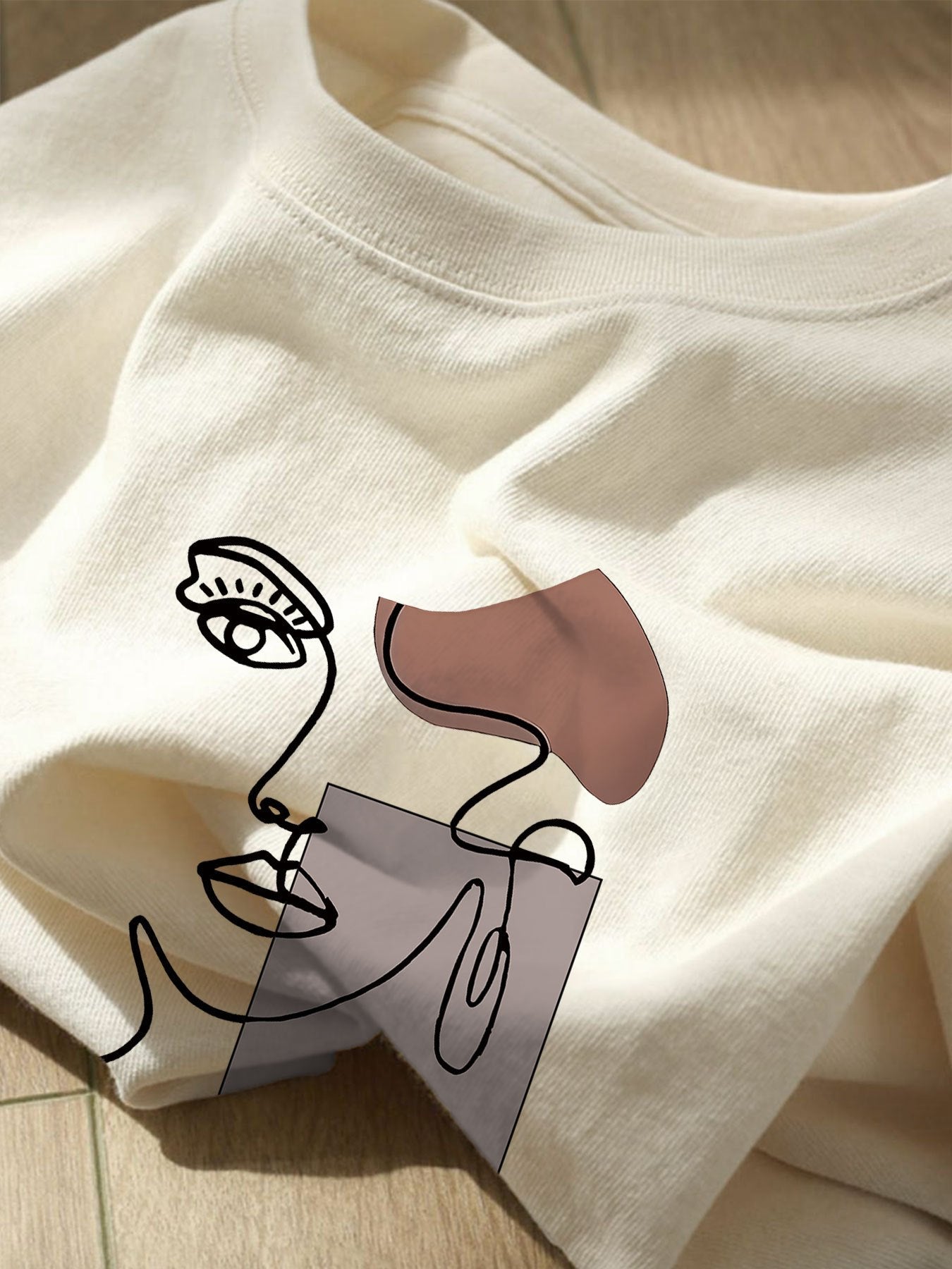 Women's T-shirt with Abstract Face Print, Modern Art Style, Casual Fashion