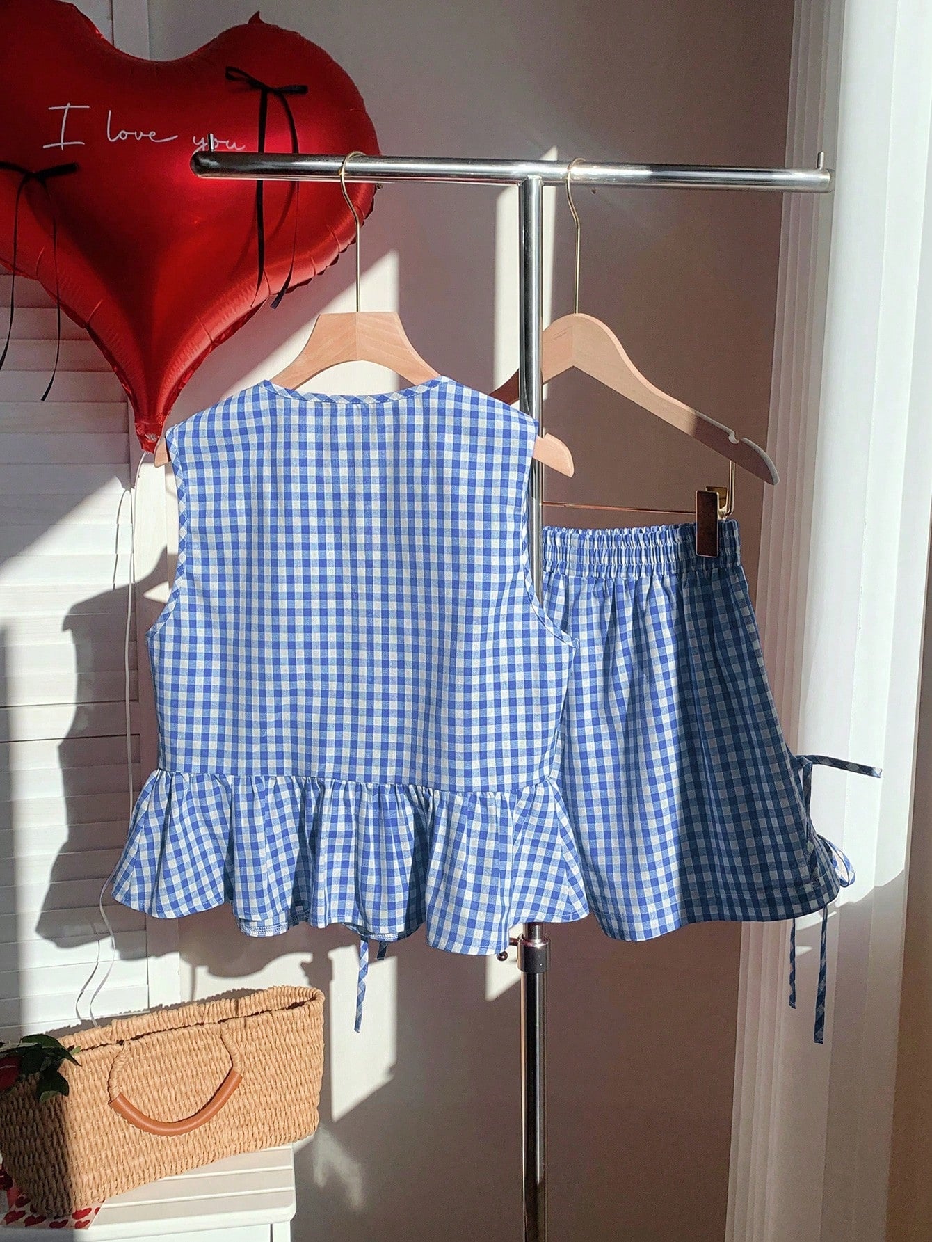 Damen Zweiteiliges Set mit Schleifen und Streifen – Verspieltes Sommer Outfit mit Top und Shorts
