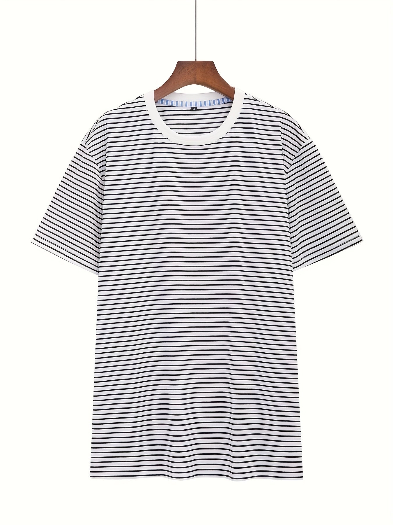 Men's T-Shirt with Classic Stripes – Timeless Design for Everyday and Leisure