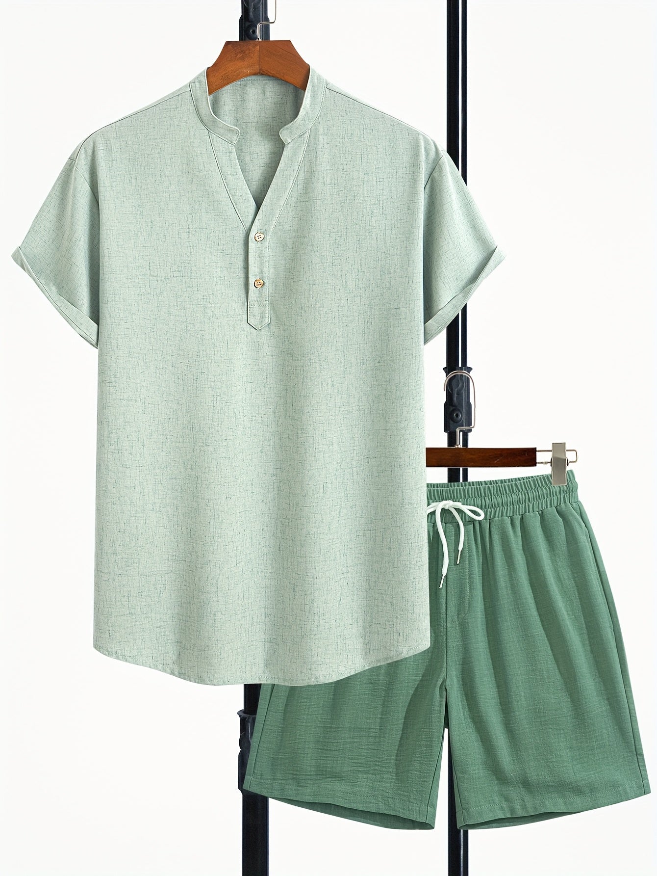 Men's Two-Piece Casual Set with Henley Shirt and Shorts – Modern Summer Outfit for Vacation & Everyday Wear