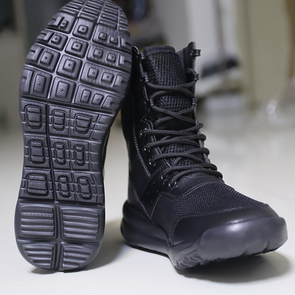 Hohe Schwarze Stiefel mit Schnürung und Netzdetails