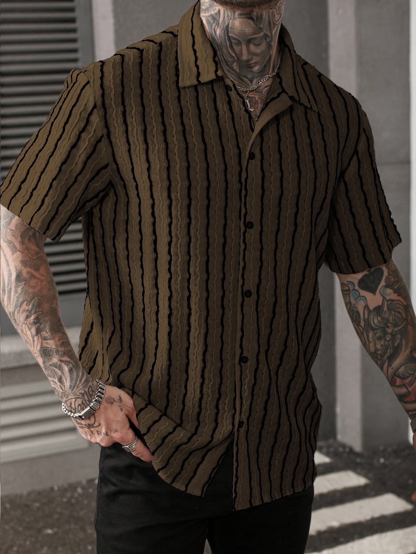 Men's Short-Sleeve Striped Shirt – Modern Summer Shirt for Leisure & Vacation