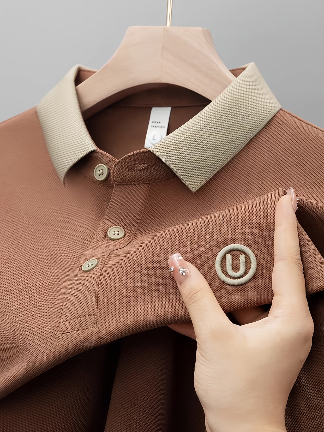Men's Polo Shirt with Contrast Collar and Embroidery – Fashionable Casual Look