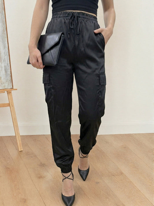 Women's jogger pants with pockets and modern cut – perfect for leisure and everyday wear