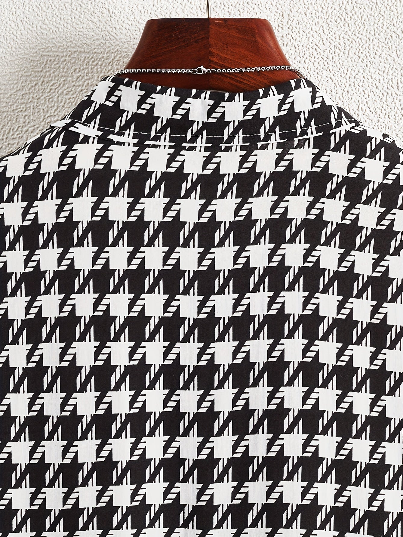 Men's Short-Sleeve Casual Shirt with Modern Geometric Pattern – Stylish Resort Shirt for Summer and Vacation
