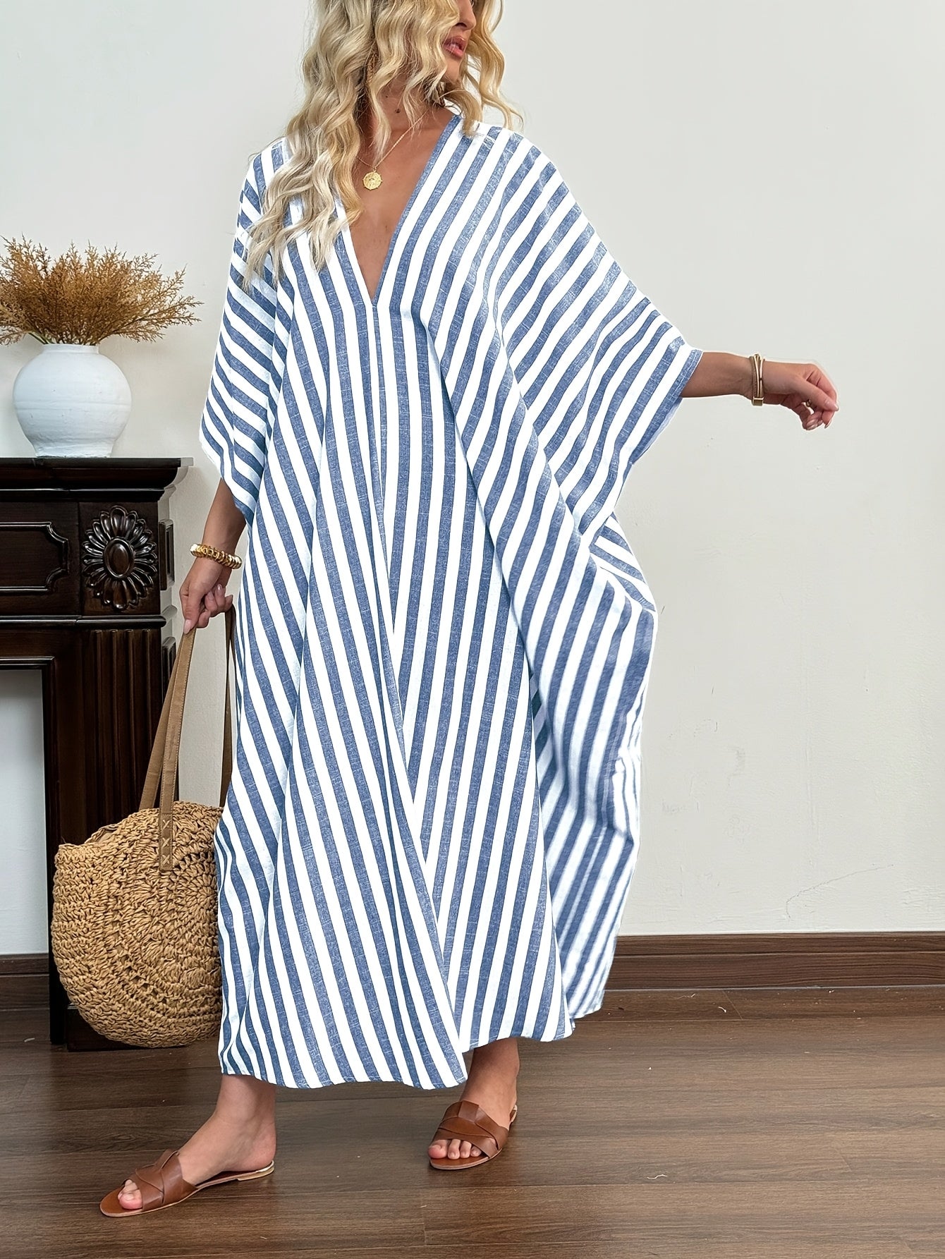 Women's Kaftan Maxi Dress in Maritime Stripe Design – Relaxed Vacation Style for Beach and Leisure