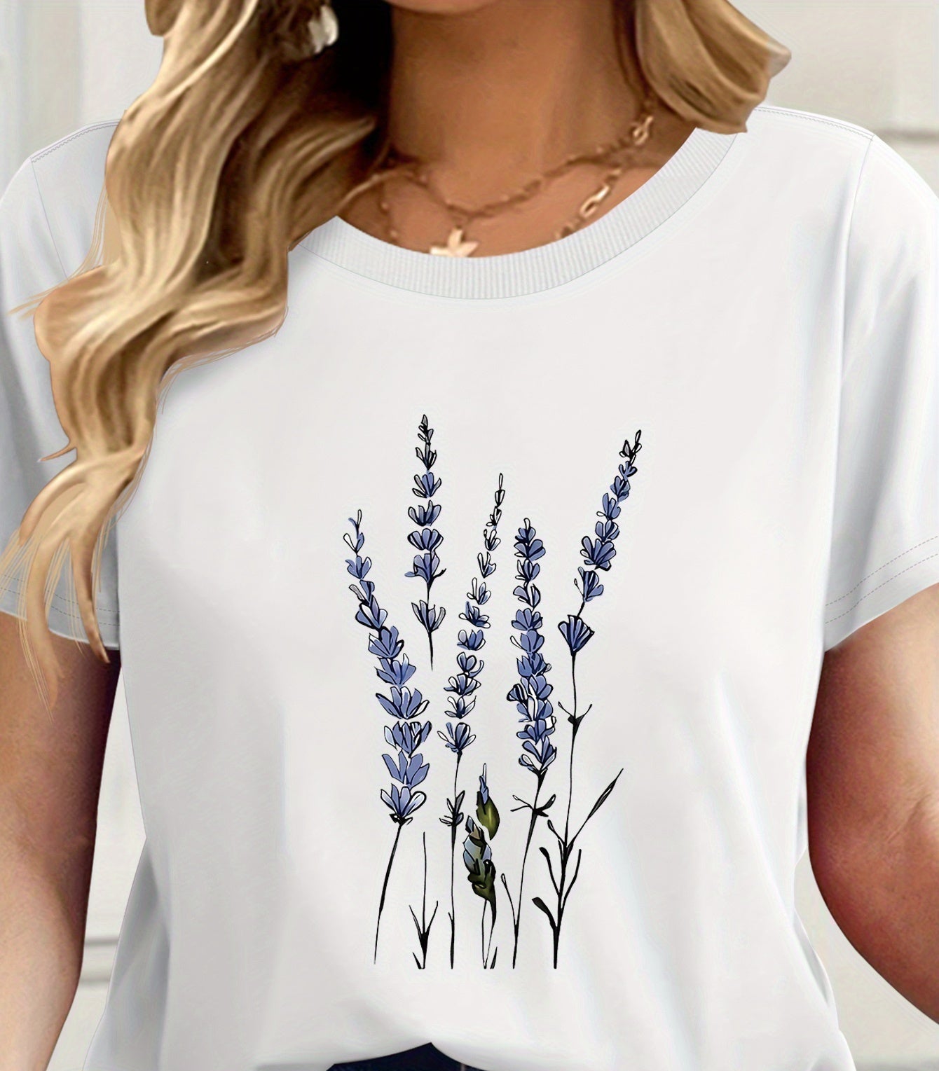Women's T-shirt with Wildflower Print – Modern Casual Shirt with Floral Illustration, Short Sleeve, Ideal for Everyday & Leisure