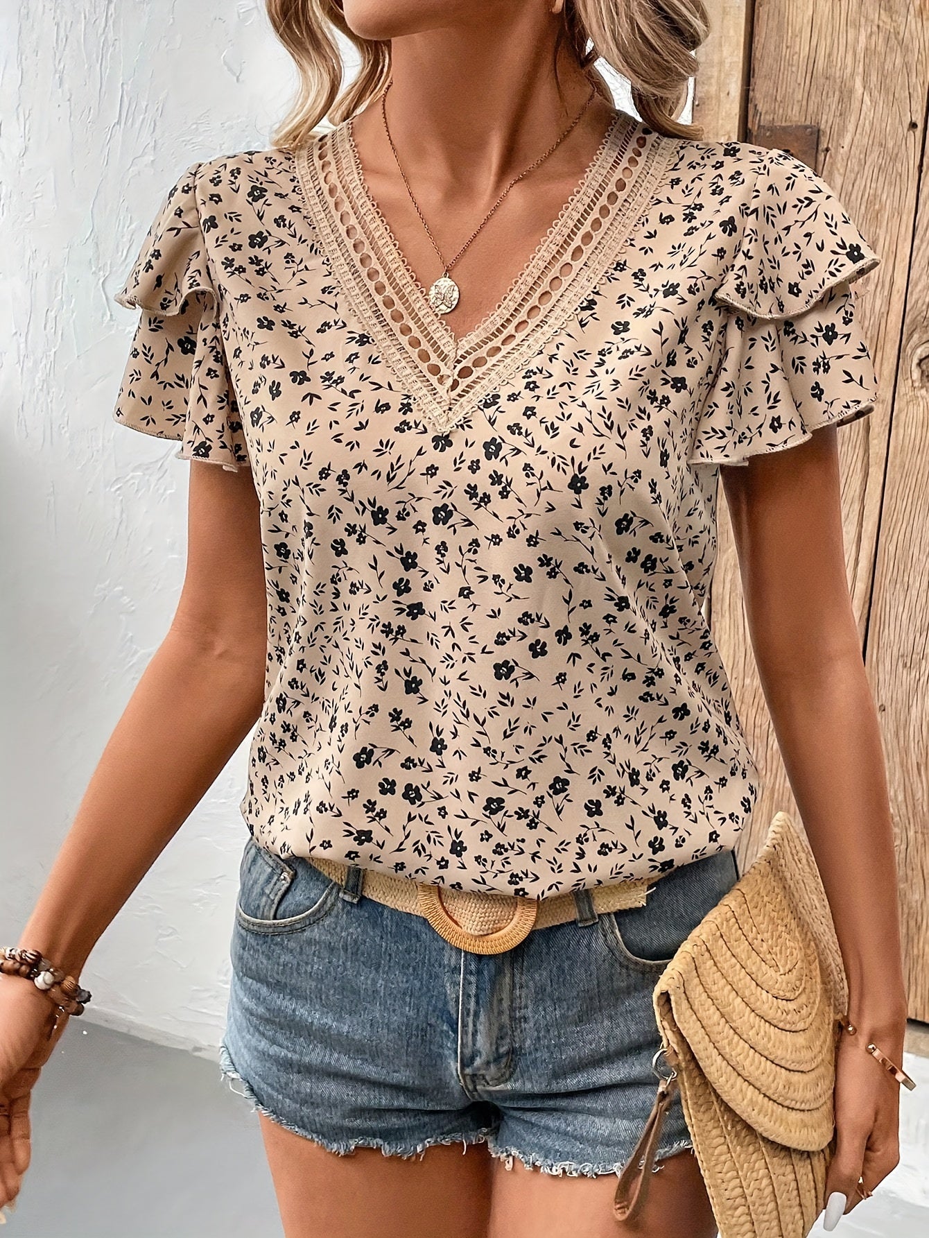 Women's Elegant Blouse with Floral Pattern and V-Neck for Spring and Summer