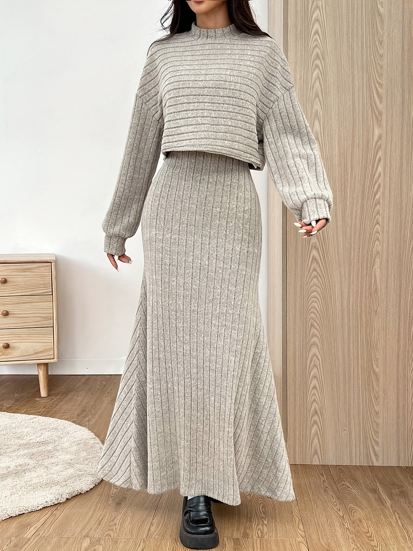 Ribbed knit set for women – two-piece outfit with a cropped sweater and long skirt in gray