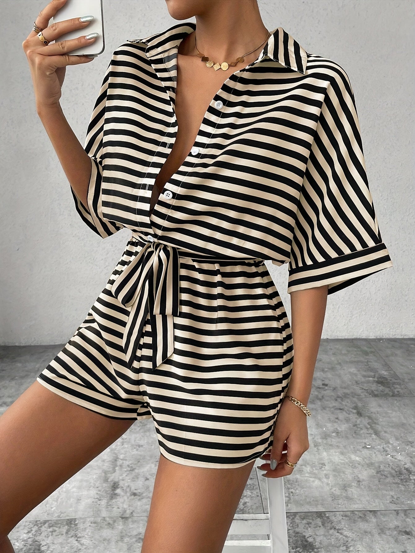 Women's short-sleeve jumpsuit with stripe pattern for leisure and summer