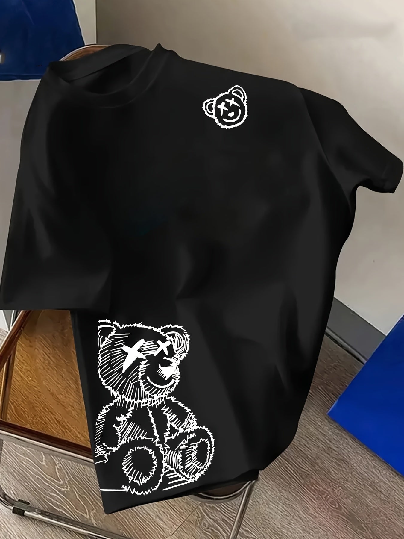 Men's Streetwear T-Shirt with Bear Graphic – Urban Sketch Look, Short Sleeve, Modern Design