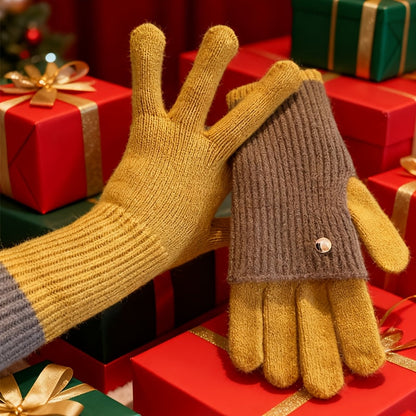 Two-tone knitted gloves with detachable mittens