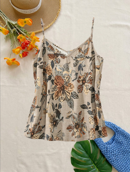 Women's summer top with floral pattern, V-neck, spaghetti straps, casual blouse for vacation and everyday wear