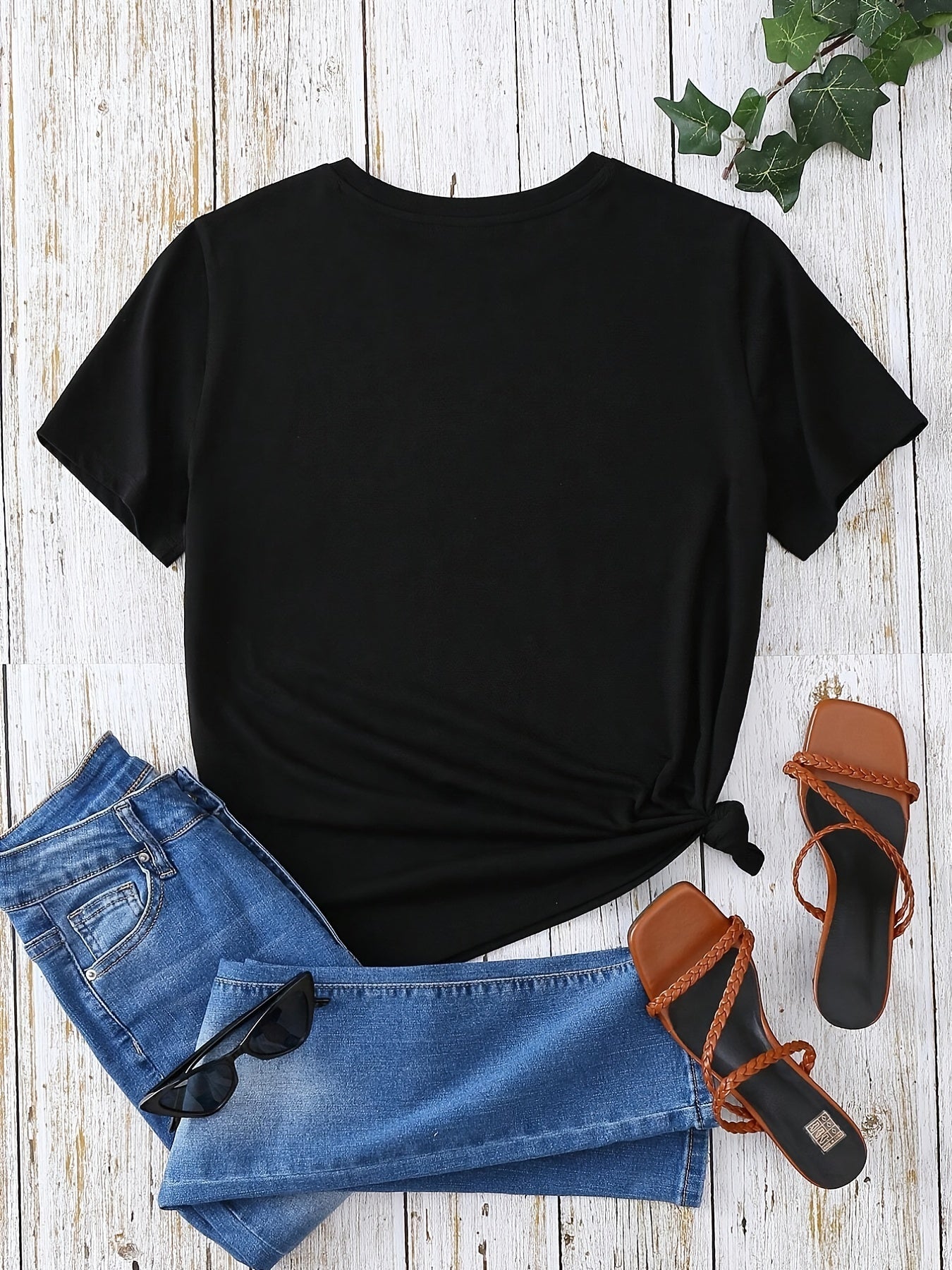 Women's T-Shirt with Floral Feather Graphic – Casual Summer Style