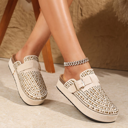 Women's platform shoes with studs – fashionable clogs for everyday and leisure use