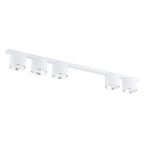 Witte plafondlamp met vijf cilindervormige spots op een lange smalle balk