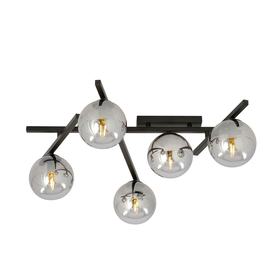 Zwarte plafondlamp met vijf ronde grafietkleurige glazen kappen aan een stalen frame met schuine armen