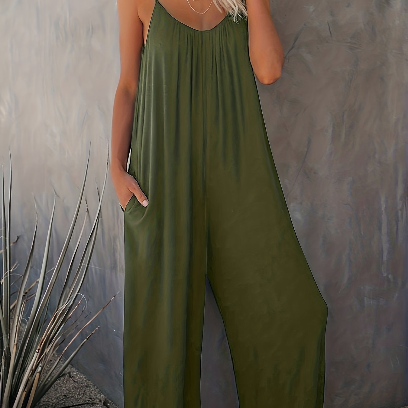 Women's jumpsuit with spaghetti straps and wide legs – Casual one-piece for spring and summer