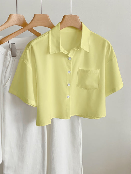 Women's short-sleeve blouse with crop cut and chest pocket – modern casual shirt